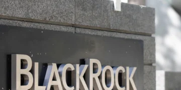 BlackRock cria fundo direcionado a companhias emissoras de dólar digital e intensifica sua estratégia no mercado de criptomoedas
