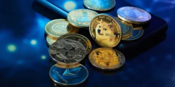 Bitcoin cai com a realização de lucros, ao passo que o mercado aguarda a decisão da SEC a respeito dos ETFs de Solana