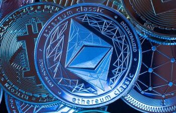 Bitcoin retorna ao patamar de US$ 114 mil, enquanto Ethereum ultrapassa US$ 4.100