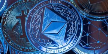 Bitcoin retorna ao patamar de US$ 114 mil, enquanto Ethereum ultrapassa US$ 4.100