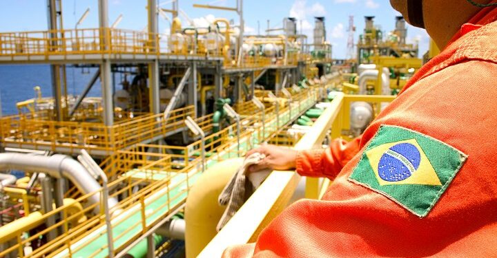 Petrobras aumenta a produção e alcança recorde de exportação de petróleo