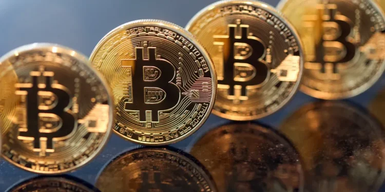 Enquanto investidores aguardam a decisão sobre as taxas de juros do Federal Reserve, o Bitcoin despenca para US$ 112 mil