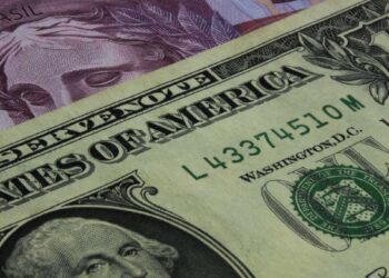 Dólar aumenta e Bolsa desce com a paralisação do governo Trump e Imposto de Renda no Brasil