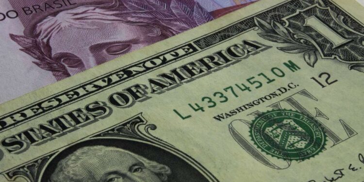 Dólar aumenta e Bolsa desce com a paralisação do governo Trump e Imposto de Renda no Brasil