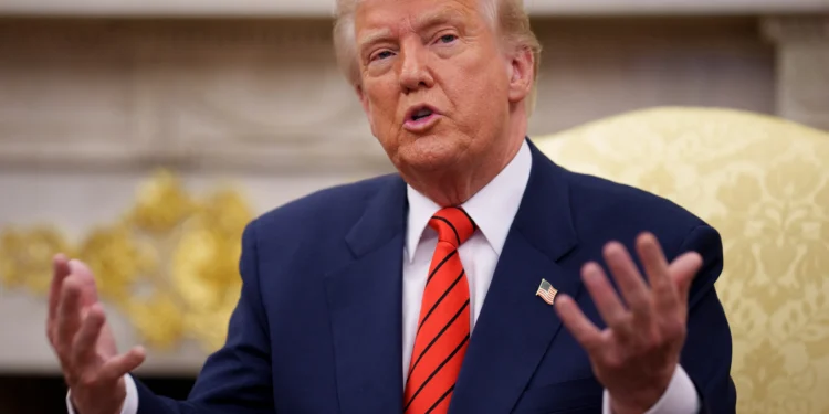 Trump afirma que pagará um “dividendo” de US$ 2 mil aos americanos devido ao aumento das tarifas