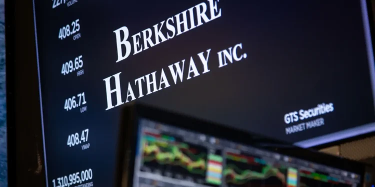 Berkshire divulga aquisição de ações da Alphabet e venda de títulos da Apple