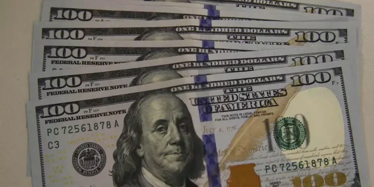 Após o término do shutdown, Ibovespa encerra em baixa e dólar registra alta