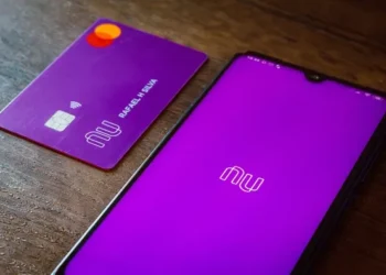 Nubank apresenta seguro para proteger contra fraudes realizadas após furto de celular ou cartão