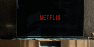 Netflix contrata instituição financeira para analisar aquisição da Warner Bros. Discovery