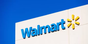 Walmart aumenta pela segunda vez no ano sua projeção de lucros para 2025