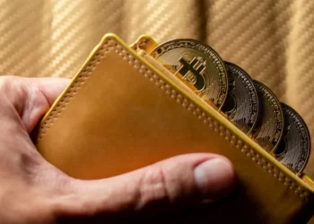 Bitcoin oscila entre US$ 105 mil e US$ 107 mil