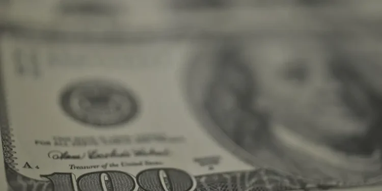 Ibovespa encerra em alta com informações dos EUA; dólar cai