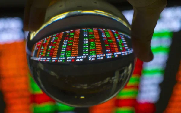 Ibovespa atinge recorde com IPCA e ata do Copom; dólar em queda