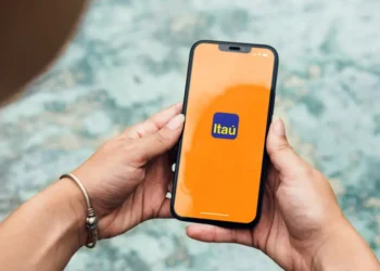 Itaú expande a disponibilidade de um agente de investimentos com IA para 100 mil clientes