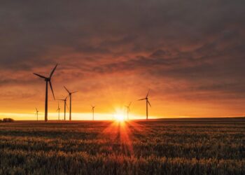 AZIN11: fundo supera CDI e realiza novos aportes em energia e telecomunicações