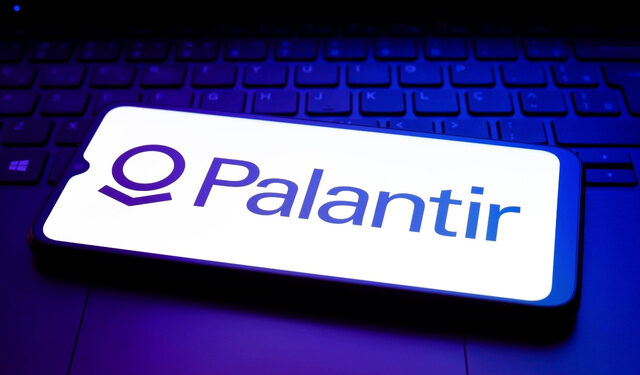 Palantir atinge recorde de receita no trimestre e aumenta previsão anual para US$ 4,4 bilhões
