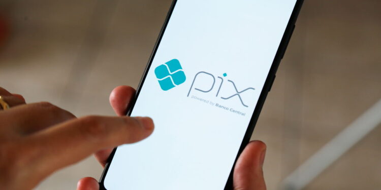 Google testa aviso na tela durante chamadas para prevenir fraude do Pix; entenda como funciona