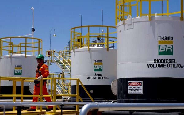 A Petrobras pretende produzir diesel coprocessado com 20% de origem renovável