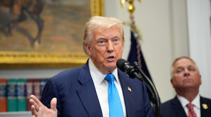 Trump e nove empresas farmacêuticas firmam acordo para reduzir o custo de medicamentos nos Estados Unidos