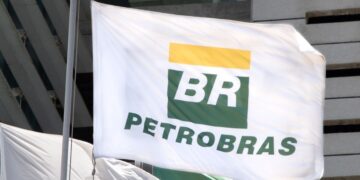 Petrobras ocupa o primeiro lugar no ranking das empresas que mais encolheram na B3 em 2025; confira a lista
