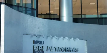 Petrobras (PETR3;PETR4): petroleiros finalizam greve após acordo