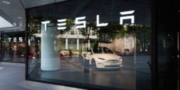 Com a redução da demanda, as entregas trimestrais da Tesla devem diminuir