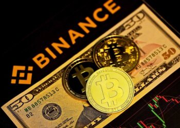 Com o BNB cotado a $860, a criptomoeda perde terreno em relação ao mercado mais amplo, à medida que o escrutínio sobre a Binance aumenta