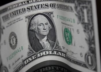 Depois de sete aumentos consecutivos, o dólar caiu 0,95%, encerrando o dia cotado a R$ 5,53