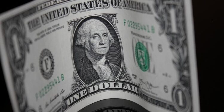 Depois de sete aumentos consecutivos, o dólar caiu 0,95%, encerrando o dia cotado a R$ 5,53
