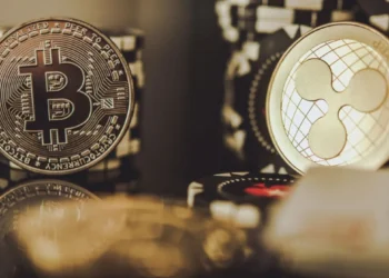 Enquanto o rali dos metais preciosos mantém a atenção no macro, BTC, ETH, SOL, XRP e DOGE estão sendo cotados em alta