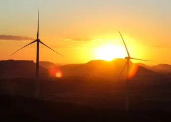 Ampla Energia divulga elevação de capital de R$ 1,6 bilhão e prossegue na reestruturação de suas dívidas