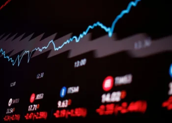 Ibovespa recua e se distancia de recorde com Galípolo e pessimismo externo; dólar eleva para R$ 5,35