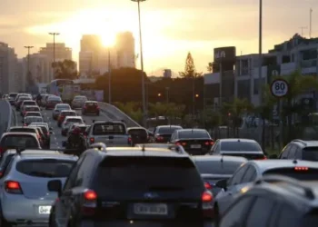 O Ceará estima que o IPVA renderá R$ 2,24 bilhões em 2026; compreenda a destinação desse imposto