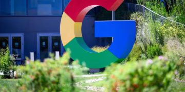 Após um possível risco à saúde dos usuários, o Google excluiu alguns de seus resumos produzidos por inteligência artificial