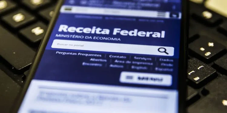 É #FAKE que a norma da Receita Federal determina o monitoramento de todos os PIX superiores a R$ 5 mil