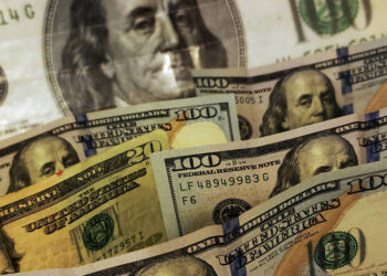 Hedge cambial se torna aliado do viajante frente à alta do dólar