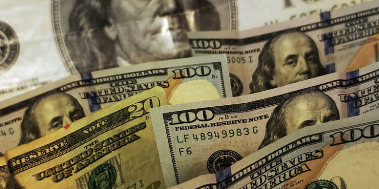 Hedge cambial se torna aliado do viajante frente à alta do dólar