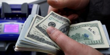 O dólar encerrou o dia em queda, cotado a R$ 5,36, em meio a possíveis tarifas dos EUA contra a Europa