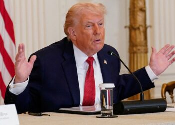 Os mercados enfrentam um novo impacto, enquanto Trump promete tarifa à Europa por Groenlândia
