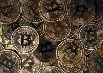 Com o impulso do rali mais amplo do mercado de criptomoedas, o BNB ultrapassa a barreira dos $910