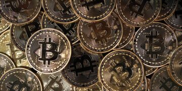 Com o impulso do rali mais amplo do mercado de criptomoedas, o BNB ultrapassa a barreira dos $910
