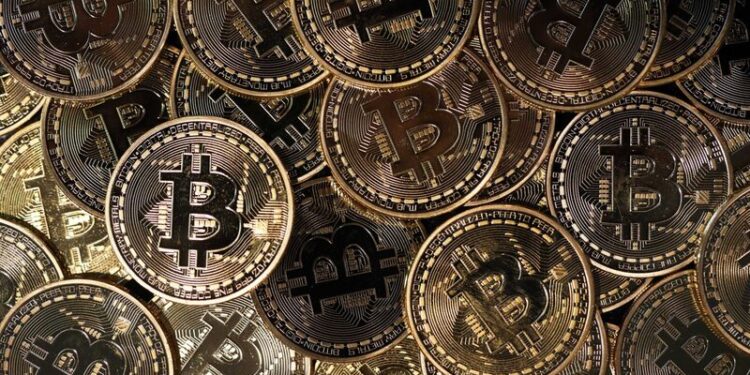 Com o impulso do rali mais amplo do mercado de criptomoedas, o BNB ultrapassa a barreira dos $910