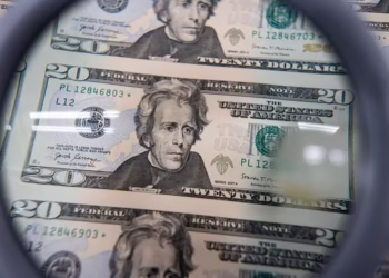Com o pior desempenho em oito anos, o dólar pode desvalorizar ainda mais?