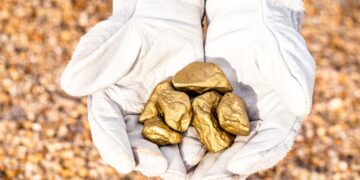Aura sobe 6% com ouro atingindo recorde histórico