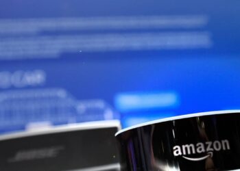 Amazon transfere usuários para Alexa+ e recebe críticas a respeito de atualizações e anúncios