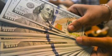 Dólar à vista encerrou o dia em queda de 0,14%, cotado a R$ 5,28