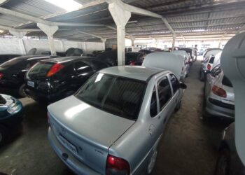Leilão no Ceará tem lotes com veículos, caminhões e equipamentos a partir de R$ 300