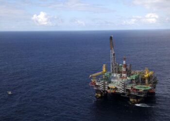 Como as Grandes Petrolíferas Lucram em Dobro com a IA — Utilizando e Fornecendo