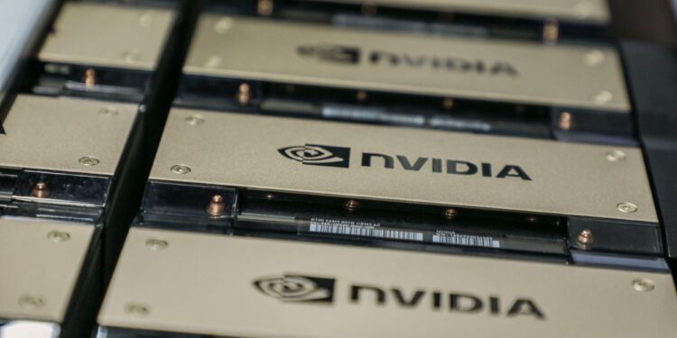 A aprovação de Trump para a venda de chips da Nvidia à China provoca críticas