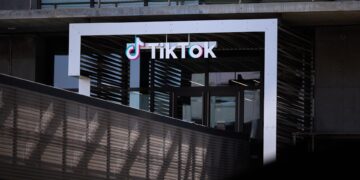 Início da terraplanagem para o data center do TikTok no Ceará